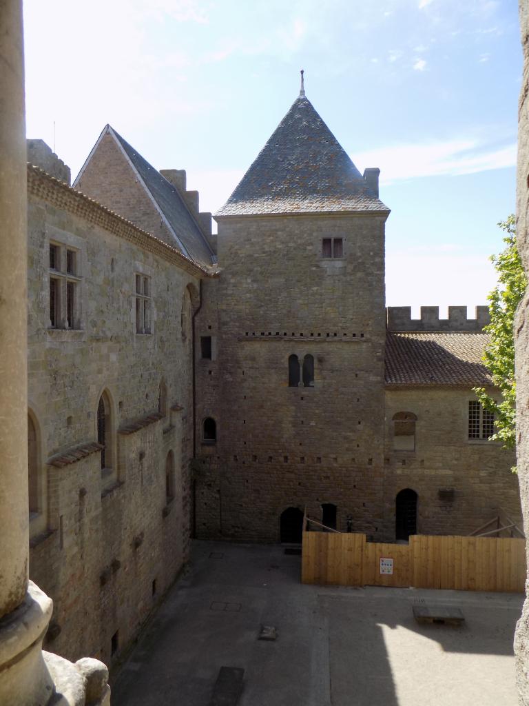  Château Comtal