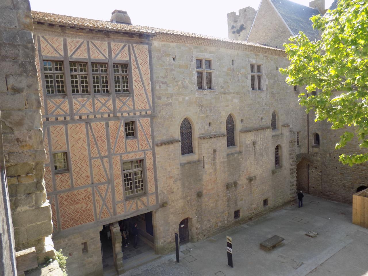  Château Comtal