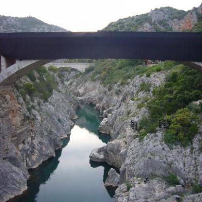 Le pont routier a été baché